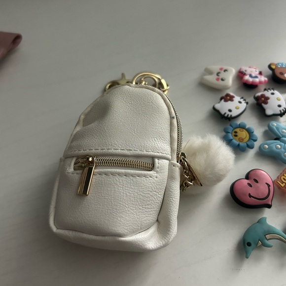 Croc jibbitz - Picture 2 of 2